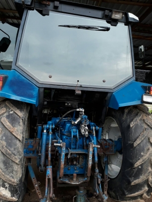 ขาย ford 6640 เพลาคาราโล่ แอร์เย็นฉ่ำ ติดฟิล์ม เก่านอก ยังไม่ใช้ในไทย ราคา 580000 บาท 084-5424150