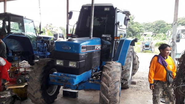 ขาย ford 6640 เพลาคาราโล่ แอร์เย็นฉ่ำ ติดฟิล์ม เก่านอก ยังไม่ใช้ในไทย ราคา 580000 บาท 084-5424150