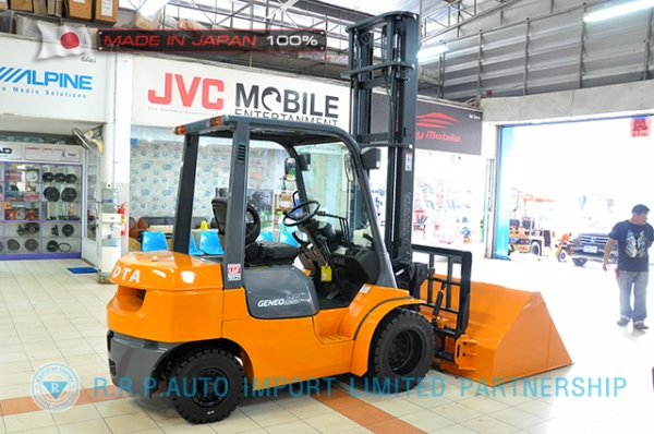 ขายรถโฟล์คลิฟท์มือสอง TOYOTA รุ่น 7FD25-16855 นำเข้าจากประเทศญี่ปุ่น 100\% ไม่เคยใช้งานในไทย