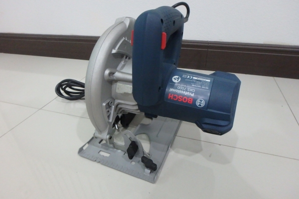เลื่อยวงเดือน 7 นิ้ว BOSCH แท้ รุ่น GKS 7000 ของใหม่ มีใบรับประกัน ขายถูก เลื่อยวงเดือน 7 นิ้ว BOSCH แท้ รุ่น GKS 7000 ของใหม่ มีใบรับประกัน ขายถูก