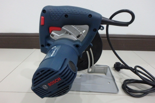 เลื่อยวงเดือน 7 นิ้ว BOSCH แท้ รุ่น GKS 7000 ของใหม่ มีใบรับประกัน ขายถูก เลื่อยวงเดือน 7 นิ้ว BOSCH แท้ รุ่น GKS 7000 ของใหม่ มีใบรับประกัน ขายถูก