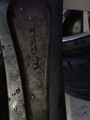 ขอบ19นิ้ว5รู114 แถมยาง ชุดนี้ ราคา 7900 บาท