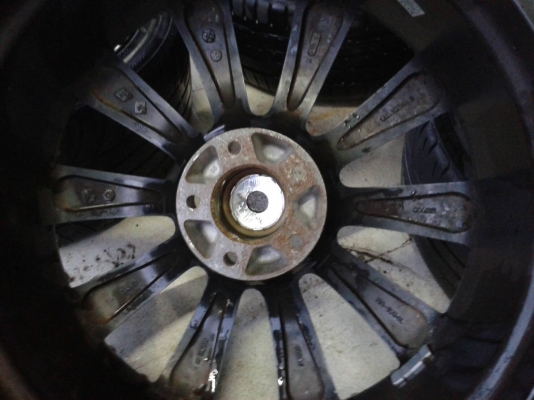 ขอบ19นิ้ว5รู114 แถมยาง ชุดนี้ ราคา 7900 บาท