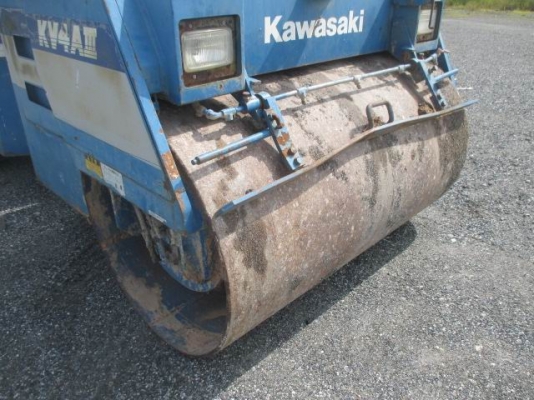 ขายรถบดสั่นสะเทือน  หน้าเหล็ก/หลังยาง รถบ้าน สภาพเก่านอก/มีทะเบียน รถสวยพร้อมใช้งาน  ขายราคา320,000 บาท