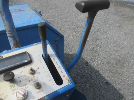 ขายรถบดสั่นสะเทือน  หน้าเหล็ก/หลังยาง รถบ้าน สภาพเก่านอก/มีทะเบียน รถสวยพร้อมใช้งาน  ขายราคา320,000 บาท