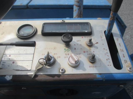 ขายรถบดสั่นสะเทือน  หน้าเหล็ก/หลังยาง รถบ้าน สภาพเก่านอก/มีทะเบียน รถสวยพร้อมใช้งาน  ขายราคา320,000 บาท