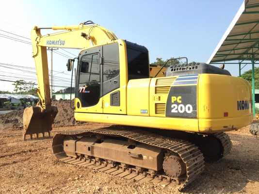 ขาย โคมัสสุ 200-8  7000 ชม สอบถามรายละเอียดโทร 081-4283210