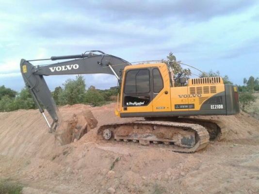 ต้องการโอนเปลี่ยนสิทธิ์รถแบคโฮ ยี่ห้อ VOLVO เหลือผ่อนต่ออีก 35 งวด ใช้งานมา 1ปี