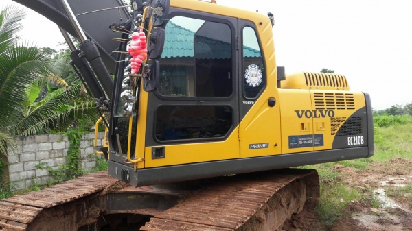 ต้องการโอนเปลี่ยนสิทธิ์รถแบคโฮ ยี่ห้อ VOLVO เหลือผ่อนต่ออีก 35 งวด ใช้งานมา 1ปี