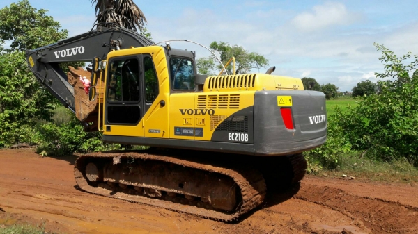 ต้องการโอนเปลี่ยนสิทธิ์รถแบคโฮ ยี่ห้อ VOLVO เหลือผ่อนต่ออีก 35 งวด ใช้งานมา 1ปี