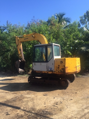 ขายรถขุดเก่าญี่ปุ่นแท้100\%  komatsu pc60-6 รถสวยใช้งานน้อย 3800ชั่วโมง เอวแน่น ช่วงล่างสวยพร้อมใช้งาน เอกสารอินวอย สนโทร089-2579650