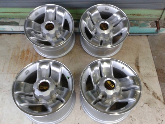 ขอบ15นิ้ว6รู ชุดนี้ ราคา 5900 บาท