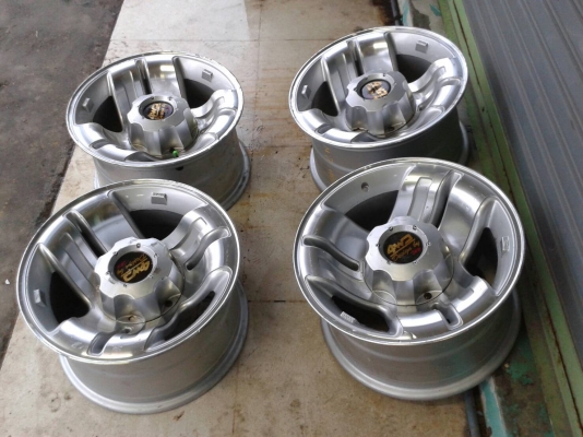 ขอบ15นิ้ว6รู ชุดนี้ ราคา 5900 บาท