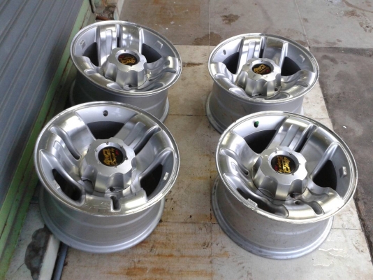 ขอบ15นิ้ว6รู ชุดนี้ ราคา 5900 บาท