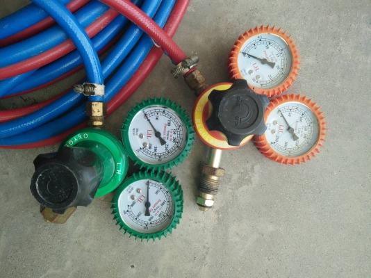 ขายด่วน.!! เครื่องอุปกรณ์ตัดแก๊สหัวตัดแก๊สพร้อมสายยางเกจวัดครบชุด ขายด่วน.!! เครื่องอุปกรณ์ตัดแก๊สหัวตัดแก๊สพร้อมสายยางเกจวัดครบชุด