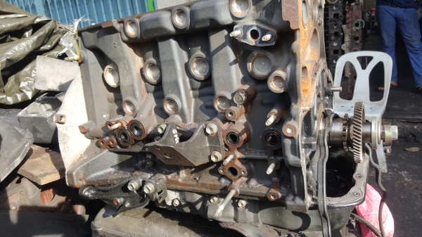 เครื่องยนต์ ครึ่งท่อนล่าง Toyota  Revo 2.4