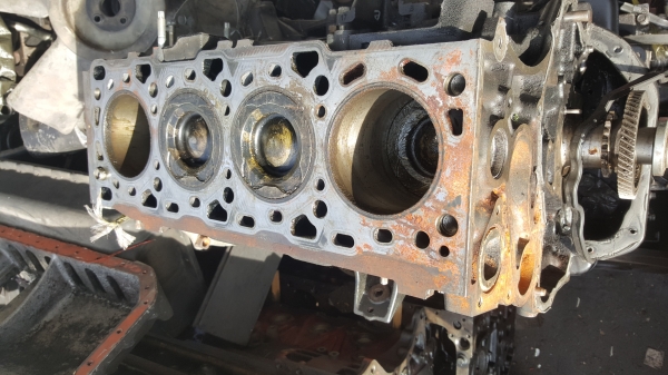 เครื่องยนต์ ครึ่งท่อนล่าง Toyota  Revo 2.4