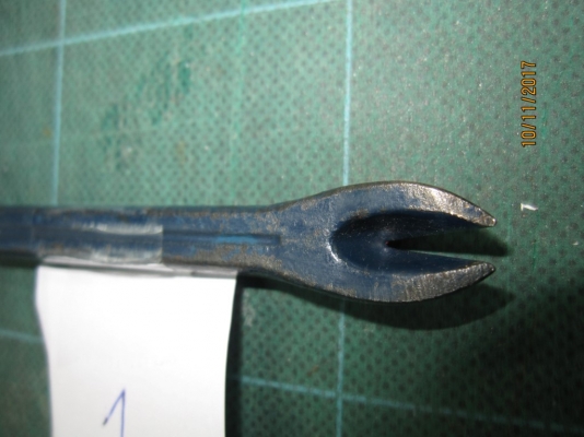 แชลงเอนกประสงค์ (ตรงหัวใช้เป็นค้อนได้) เป็นของมาจากญี่ปุ่น ยี่ห้อ YAMAGUCHI