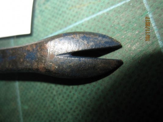 แชลงเอนกประสงค์ (ตรงหัวใช้เป็นค้อนได้) เป็นของมาจากญี่ปุ่น ยี่ห้อ YAMAGUCHI