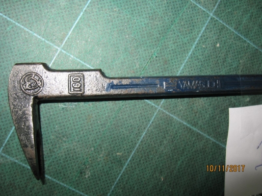 แชลงเอนกประสงค์ (ตรงหัวใช้เป็นค้อนได้) เป็นของมาจากญี่ปุ่น ยี่ห้อ YAMAGUCHI