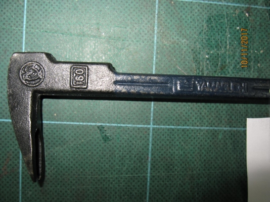 แชลงเอนกประสงค์ (ตรงหัวใช้เป็นค้อนได้) เป็นของมาจากญี่ปุ่น ยี่ห้อ YAMAGUCHI