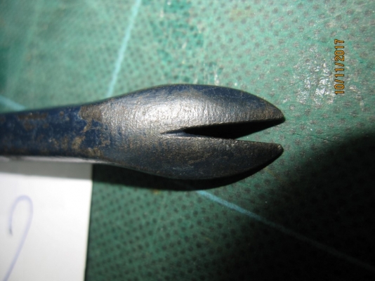 แชลงเอนกประสงค์ (ตรงหัวใช้เป็นค้อนได้) เป็นของมาจากญี่ปุ่น ยี่ห้อ YAMAGUCHI