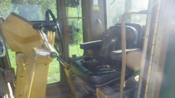 140G#5MD053xx ปีใหม่ๆ 1995 ใช้งาน 7,800ชั่วโมง รถอยู่อเมริกา เงื่อนไขรองรับให้เหมือนเดิมครับ 092-929-9942 ธีรเทพ