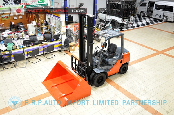 ขายรถโฟล์คลิฟท์มือสอง TOYOTA รุ่น 8FDJ30-31917 นำเข้าจากประเทศญี่ปุ่น 100\% ไม่เคยใช้งานในไทย