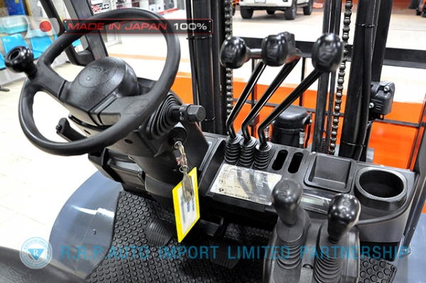 ขายรถโฟล์คลิฟท์มือสอง TOYOTA รุ่น 8FDJ30-31917 นำเข้าจากประเทศญี่ปุ่น 100\% ไม่เคยใช้งานในไทย