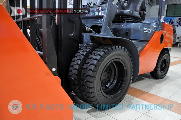 ขายรถโฟล์คลิฟท์มือสอง TOYOTA รุ่น 8FDJ30-31917 นำเข้าจากประเทศญี่ปุ่น 100\% ไม่เคยใช้งานในไทย