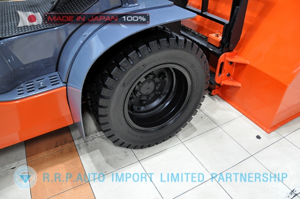 ขายรถโฟล์คลิฟท์มือสอง TOYOTA รุ่น 8FDJ30-31917 นำเข้าจากประเทศญี่ปุ่น 100\% ไม่เคยใช้งานในไทย