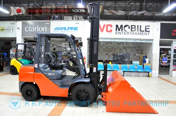 ขายรถโฟล์คลิฟท์มือสอง TOYOTA รุ่น 8FDJ30-31917 นำเข้าจากประเทศญี่ปุ่น 100\% ไม่เคยใช้งานในไทย