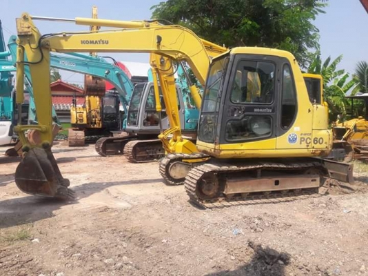 ขายKOMATSU PC60-7  เก่าญี่ปุ่นแท้ สภาพสวย มีผานหน้า  2,XXX  ชั่วโมง  เครื่องปั๊มดี  พร้อมใช้  โทร  089-3818694  ดวงนภา