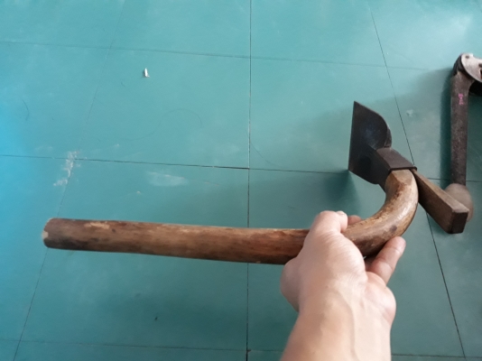 ขายจอบหงอนโบราณงานญี่ปุ่น Made in Japan.