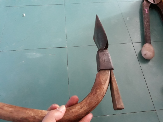 ขายจอบหงอนโบราณงานญี่ปุ่น Made in Japan.