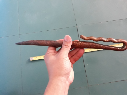 ขายแท่งเหล็กแหลมหนักๆ