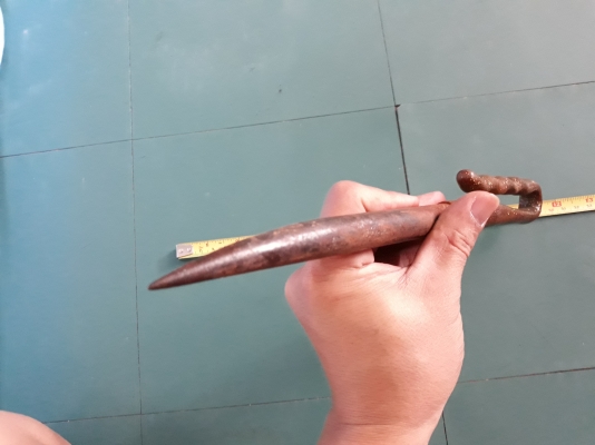 ขายแท่งเหล็กแหลมหนักๆ