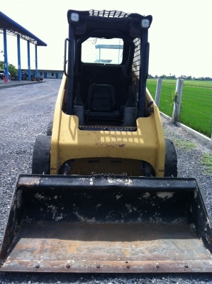 ขาย Catter pillar B226 ยางตัน 003