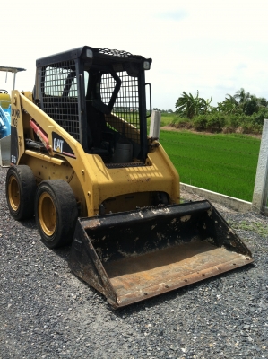 ขาย Catter pillar B226 ยางตัน 003