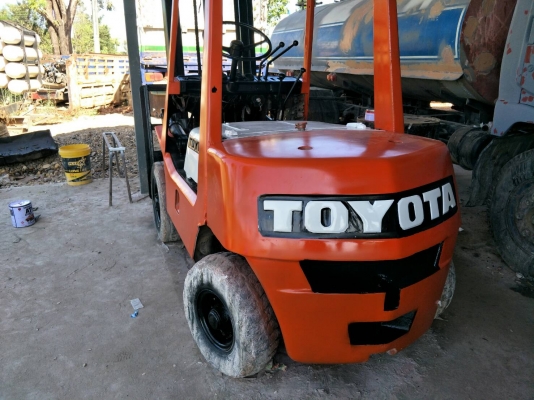 Toyota Forkliff 2ตันกว่า เครื่องดีเชล ยกได้6เมตร 0821109440