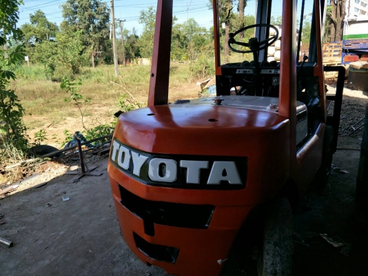 Toyota Forkliff 2ตันกว่า เครื่องดีเชล ยกได้6เมตร 0821109440