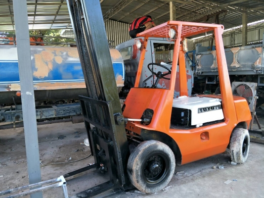 Toyota Forkliff 2ตันกว่า เครื่องดีเชล ยกได้6เมตร 0821109440