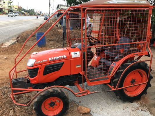 ขาย B2420 4WD พร้อมที่กลบร่องอ้อย กับ กันโครง พร้อมใช้งานได้เรย