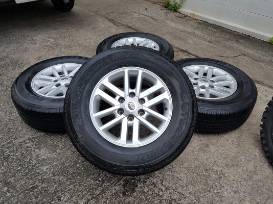 ล้อแชมป์ขอบ 17พร้อมยางปี15