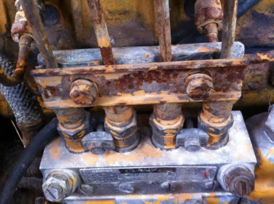 ขาย 165,000 บาท KOMATSU D40-1 เครื่องดี เกียร์ดี โช่หนา ใบสวย เอกสารเล่มทะเบียน  รถอยู่ จ.อุบลราชธานี โทร&amp;ไอดีไลน์ 0610710295