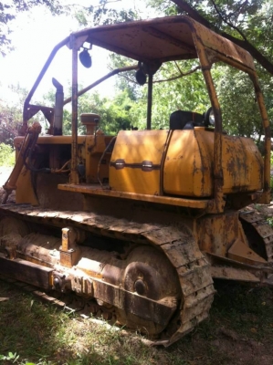 ขาย 165,000 บาท KOMATSU D40-1 เครื่องดี เกียร์ดี โช่หนา ใบสวย เอกสารเล่มทะเบียน  รถอยู่ จ.อุบลราชธานี โทร&amp;ไอดีไลน์ 0610710295