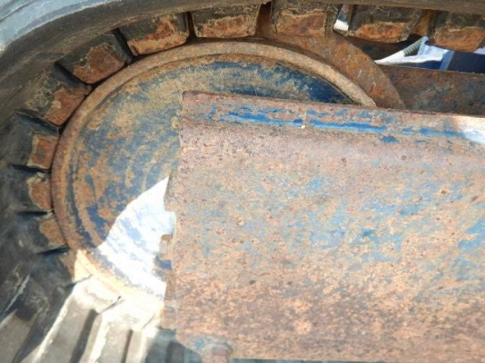 ขายถูก***รถขุด  KOMATSU  PC10-6  เก่า นอก 100\%  กว้าง 140  cm /ความยาว จากใบเกรดสุดตัวรถ  2.4 cm  /แทรคยาง /ปั้มเฟือง 3 ตอน   ยังไม่เคยใช้งานในไทย  ขายราคา210,000 บาท