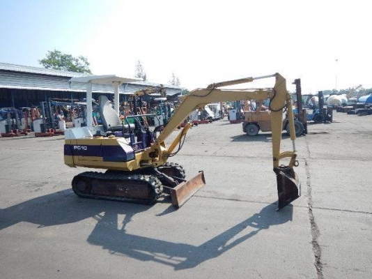 ขายถูก***รถขุด  KOMATSU  PC10-6  เก่า นอก 100\%  กว้าง 140  cm /ความยาว จากใบเกรดสุดตัวรถ  2.4 cm  /แทรคยาง /ปั้มเฟือง 3 ตอน   ยังไม่เคยใช้งานในไทย  ขายราคา210,000 บาท