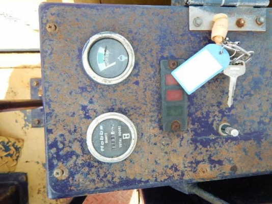 ขายถูก***รถขุด  KOMATSU  PC10-6  เก่า นอก 100\%  กว้าง 140  cm /ความยาว จากใบเกรดสุดตัวรถ  2.4 cm  /แทรคยาง /ปั้มเฟือง 3 ตอน   ยังไม่เคยใช้งานในไทย  ขายราคา210,000 บาท