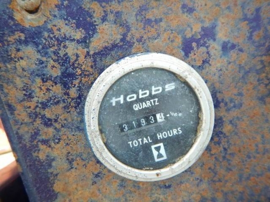 ขายถูก***รถขุด  KOMATSU  PC10-6  เก่า นอก 100\%  กว้าง 140  cm /ความยาว จากใบเกรดสุดตัวรถ  2.4 cm  /แทรคยาง /ปั้มเฟือง 3 ตอน   ยังไม่เคยใช้งานในไทย  ขายราคา210,000 บาท